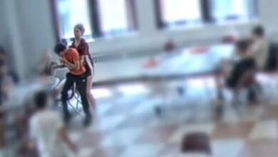 Photo of Βίντεο: 12χρονη σώζει από πνιγμό τον δίδυμο αδερφό της στην καφετέρια του σχολείου