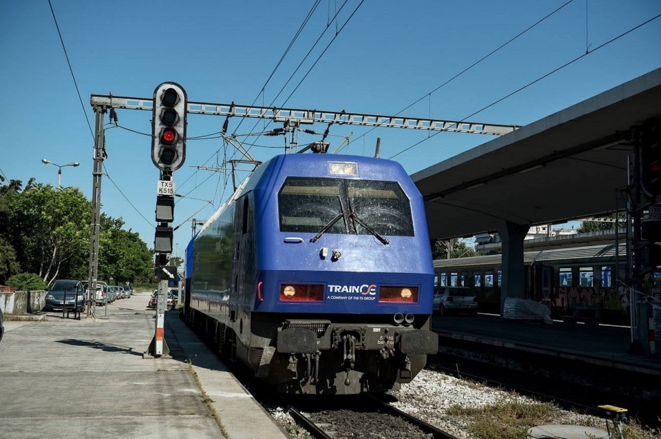Έκτακτο: Τρένο με 130 επιβάτες συγκρούστηκε με φορτηγό