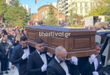 Photo of Βασίλης Καρράς: Ρίγη συγκίνησης στο λαϊκό προσκύνημα της σορού του – «Αθάνατος Βασιλάρα»