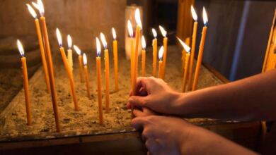 Photo of Πούλαγα κεριά έξω από την εκκλησία για να ζήσω τα παιδιά μου. Σήμερα έχω πασίγνωστη επιχείρηση – Η ιστορία της Νεκταρίας