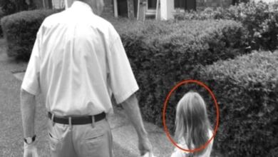 Photo of Είδε την κόρη της με έναν άγνωστο παππού και πήρε κατευθείαν την κάμερα…Η φωτογραφία θα σας σοκάρει!