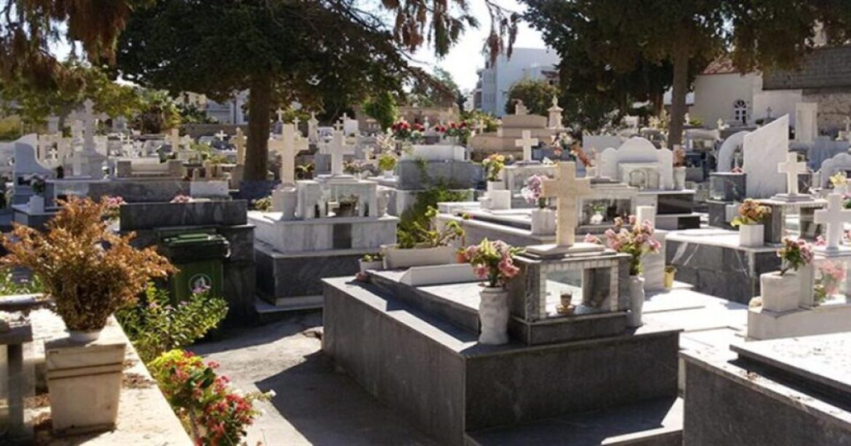 Αδιανόητη τραγωδία στη Λαμία: Έπεσε νεκρός την ώρα που «άνοιγε» τάφο σε νεκροταφείο