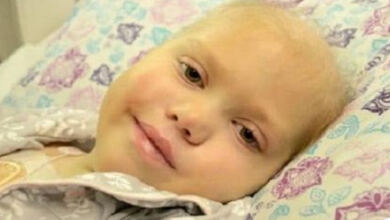 Photo of Κοριτσάκι πέθαινε από καρκίνο και οι γονείς του προετοίμαζαν την κηδεία του. Μέχρι που άνοιξε τα μάτια του και τους είπε αυτές τις 5 λέξεις