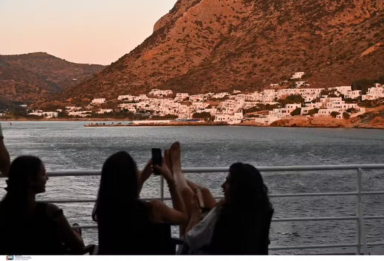 Τριήμερο Αγίου Πνεύματος 2024: Πότε πέφτει η γιορτή – Όλες οι αργίες του έτους