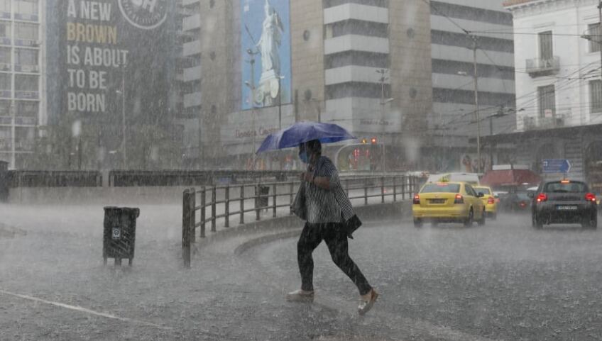 Καιρός: Θα ρίξει καρεκλοπόδαρα – Πού θα χτυπήσουν ισχυρές καταιγίδες και κεραυνοί τις επόμενες ώρες