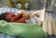 Photo of Άφησε ένα χειρουργικό γάντι στη θερμοκοιτίδα του μωρού της – Τα έχασαν οι νοσοκόμες μόλις έμαθαν τον λόγο!