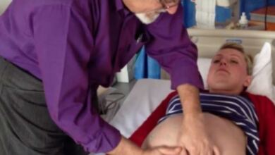 Photo of Γιατρός πιέζει την κοιλιά της εγκύου και της κάνει μαλάξεις για 2 λεπτά – Αυτό που συμβαίνει στη συνέχεια θα σας σοκάρει (Video)