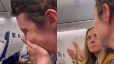 Photo of «Θέλω να καλωσορίσουμε έναν σπέσιαλ καλεσμένο»: Απίστευτος πιλότος κάνει τους επιβάτες να ξεσπάσουν σε κλάματα