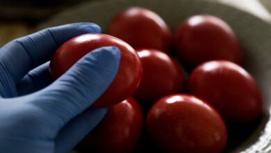 Photo of Καμία αστοχία στο βάψιμο αυγών: 4 μυστικά για να βγουν κόκκινα – Το κόλπο για να μη λερώνονται τα χέρια