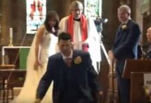 Photo of Ο ιερέας ήταν έτοιμος να αρχίσει το μυστήριο του γάμου και ο γαμπρός έφυγε τρέχοντας από την εκκλησία για τον πιο απίστευτο λόγο!