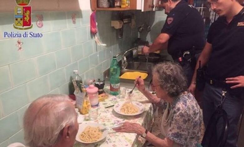 Photo of Αστυνομικοί βρήκαν την γιαγιά και τον παππού να κλαίνε στο σπίτι – Δεν φαντάζεστε τον λόγο
