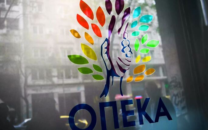 Έως και 1000 ευρώ στη τσέπη τους: Ποιοι θα πάρουν «αφράτο» επίδομα από τον ΟΠΕΚΑ