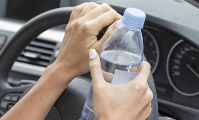 Photo of ΚΟΚ: Και όμως τι πρόστιμο πληρώνεις εάν πίνεις νερό ενώ οδηγείς