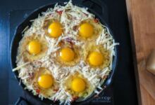Photo of Γέμισε ένα ταψί με τριμμένο τυρί και από πάνω έριξε 7 αυγά και το έβαλε στο φούρνο – Πεντανόστιμο