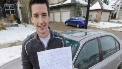 Photo of Όταν βρήκε ένα χαρτάκι στο αυτοκίνητο σκέφτηκε πως κάποιον ενόχλησε με το παρκάρισμα του -Το σημείωμα όμως ήταν κάτι εντελώς διαφορετικό…
