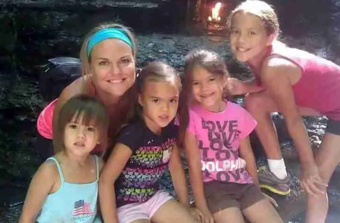 Photo of Μητέρα υιοθέτησε τις 4 κόρες της καλύτερής της φίλης που πέθανε από καρκίνο! Δείτε πως είναι σήμερα τα αγγελούδια!