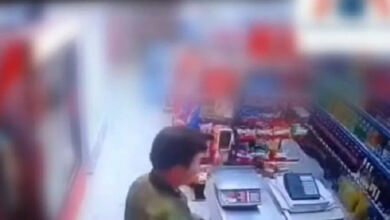 Photo of Βίντεο από κάμερα ασφαλείας «καίει» τον κρεοπώλη λίγα λεπτά μετά την εξαφάνιση του Μπάμπη στο Μεσολόγγι