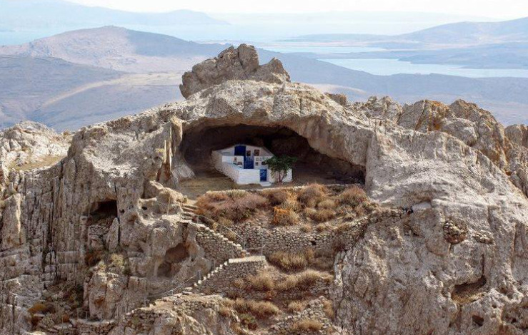 Photo of Η μοναδική παγκοσμίως άσκεπη εκκλησία, χτισμένη σε σπηλιά, βρίσκεται στην Ελλάδα
