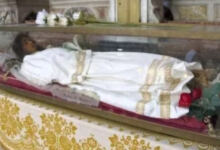 Photo of Εντυπωσιακά άφθαρτο το λείψανο της Αγίας Χριστίνας στη Βενετία – Φωτογραφίες