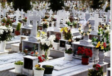 Photo of Το γύρο του διαδικτύου κάνει μια φωτογραφία από μνήμα σε ελληνικό νεκροταφείο!