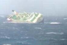 Photo of ΣΟΚ: Βυθίστηκε φορτηγό πλοίο με 30 μέλη πλήρωμα που μετέφερε οχήματα