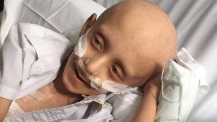 Photo of Ραγίζει καρδιές η τελευταία επιθυμία ενός 7χρονου καρκινοπαθή: «Θάψτε με στο φέρετρο με τη μαμά μου»