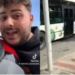 Οδηγός λεωφορείου: Έβρισε και πέταξε εκτός παιδί που μετέφερε με ειδικό σακίδιο την γάτα του