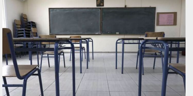 Σοk : Μαθητής πήγε στο σχολείο με 15.000 εuρώ πάνω του και τα μοiραζε σε συμμαθητές του
