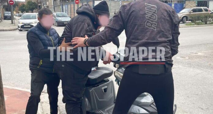 Σοκ : Αυτοκίνητο παρέσυρε ΑμεΑ με αμαξίδιο και τον εγκατέλειψε