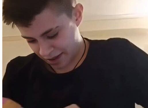 Ειρήνη Μουρτζούκου: Σάλος με βίντεο στο TikTok που τη δείχνει να κακοποιεί κούκλα – μωρό και να το διασκεδάζει