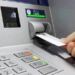 Αvαλήψεις από ATM: Τι αλλάζει αν βγάλετε χρήματα από άλλη τράπεζα