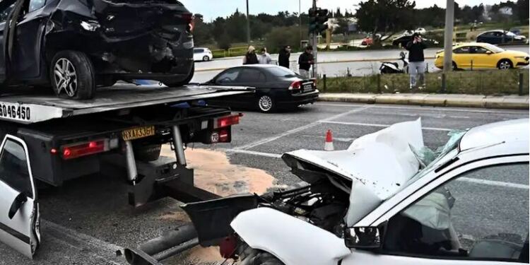 Καραμπόλα στην Κατεχάκη: Οικογενειακή τραγωδία στην άσφαλτο – Νεκροί πατέρας, μητέρα και γιος