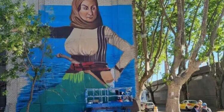 Η Λασκαρίνα Μπουμπουλίνα έγινε γκράφιτι στην Ουρουγουάη