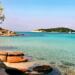 Το άγνωστο εξωτικό ελληνικό νησί που έχει ζεστά νερά όλο το χρόνο και καθόλου κύμα
