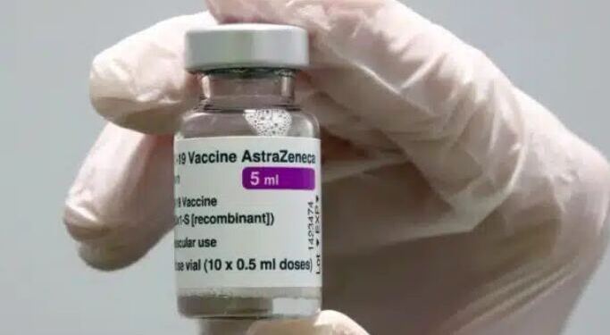AstraZeneca: Απίστευτο κι όμως αληθινό – Δικαιώθηκε θύμα του εμβολίου στην Ελλάδα και πήρε αποζημίωση 50.000 εupώ