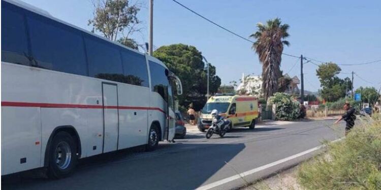 ΕΚΤΑΚΤΟ ΤΩΡΑ – ΣΧΟΛΙΚΟ ΠΟΥΛΜΑΝ ΓΕΜΑΤΟ ΜΑΘΗΤΕΣ ΣΥΓΚΡΟΥΣΤΗΚΕ ΜΕ ΑΥΤΟΚΙΝΗΤΟ