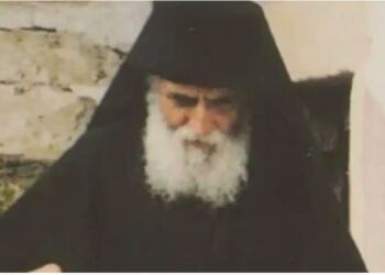 «Κεραμίδα» από προφητεία του Αγίου Παϊσίου: «Όταν οι μέρες θα πλησιάζουν τότε…»