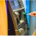 Νέα απάτη στα ΑΤΜ: Τι να προσέχετε για να μην σας αδειάσουν τους λογαριασμούς – Το λάθος που απαγορεύετε να κάνετε