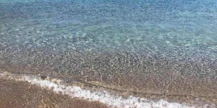 Τέλος το μπάνιο σε παραλίες της Αττικής: Οι 30 ακατάλληλες περιοχές που δεν πρέπει να κολυμπήσετε κοντά στην Αθήνα