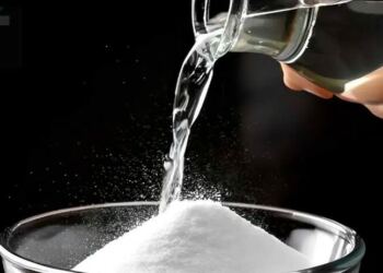 Ανακατέψτε μαγειρική σόδα και ξύδι σε ένα μπουκάλι σπρέι – Δεν θα σταματήσετε να το χρησιμοποιείτε