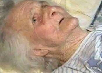 Ένας γιος πήγε τη μητέρα του σε ένα γηροκομείο, όπου την επισκεπτόταν κατά διαστήματα