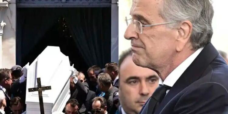 «Έσπασε» μόλις είδε το λευκό φέρετρο της κόρης του: Πόνος ψυχής για την οικογένεια Σαμάρα στην κηδεία της Λένας