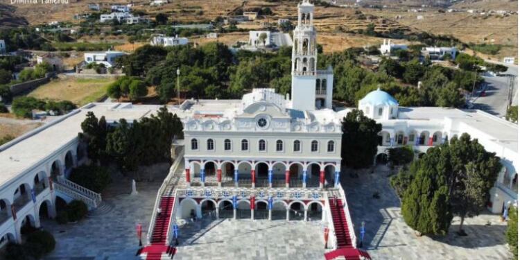 Kατάθεση ψυχής προς την Μητέρα του κόσμου και Κυρά της Τήνου