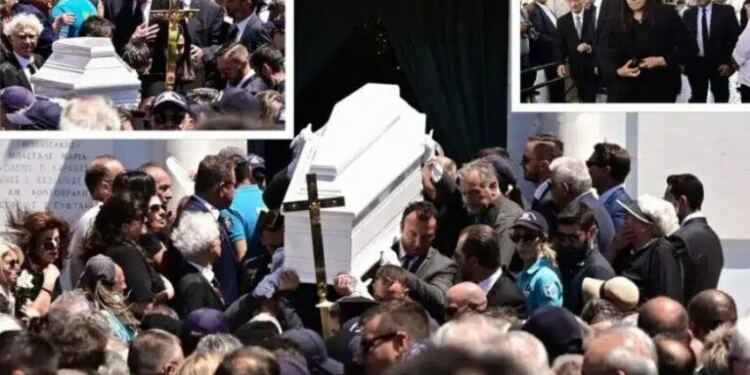 «Μαζί της θα ‘μαστε συνέχεια… Δίπλα στο φως το δικό της»: Βαθιά Oδuvn στην Knδεiα της Λένας Σαμαρά