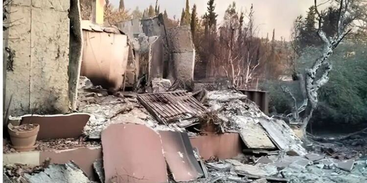 Η τραγωδία ενός πυρόπληκτου στην Πάτρα: Το σπίτι και η ιτιά στη μνήμη της κόρης του έγιναν στάχτη