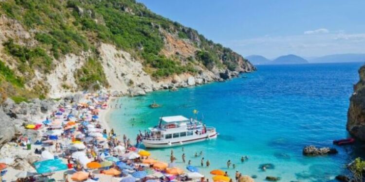 Πρωτοφανής ασυδοσiα: Έβαλαν διόδια €10 σε πανέμορφη παραλiα της Ελλάδας