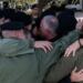 Συγκινητική στιγμή στη ΔΕΘ: Οι γονείς του αδικοχαμένου αρχιφύλακα Γιώργου Λυγγερίδη συναντούν τη διμοιρία του