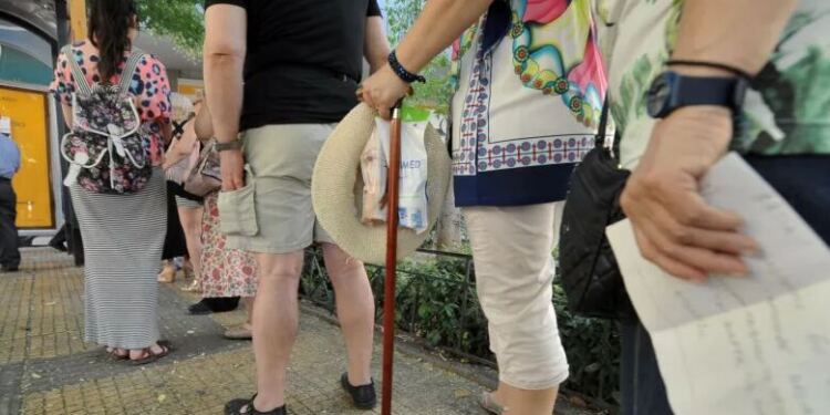 Πότε πληρώνονται συντάξεις και επιδόματα – Γιατί θα καταβληθούν νωρίτερα