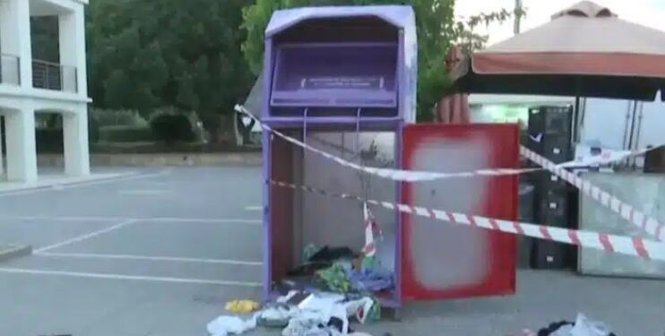 Σοκ στη Γλυφάδα: Νεκρός άνδρας που μπήκε σε κάδο ανακύκλωσης για να πάρει ρούχα
