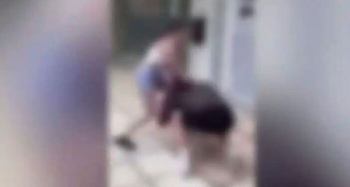 Πάτρα: Σύλληψη 4 κοριτσιών για bullying: Εξευτέλισαν 13χρονη και κατέγραψαν βίντεο καθώς τους φιλούσε τα πόδια